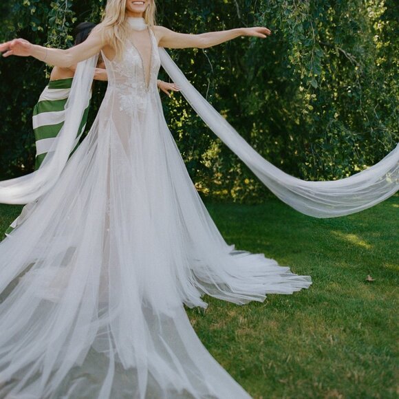 Liz Martinez Dresses & Skirts - Liz Martinez Cleo A-Line Beaded Tulle Wedding Gown w/ Scarf